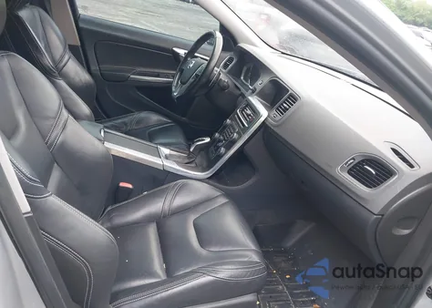 2014 Volvo S60 T5 z USA, uszkodzony, nr VIN YV1612FS8E2271678